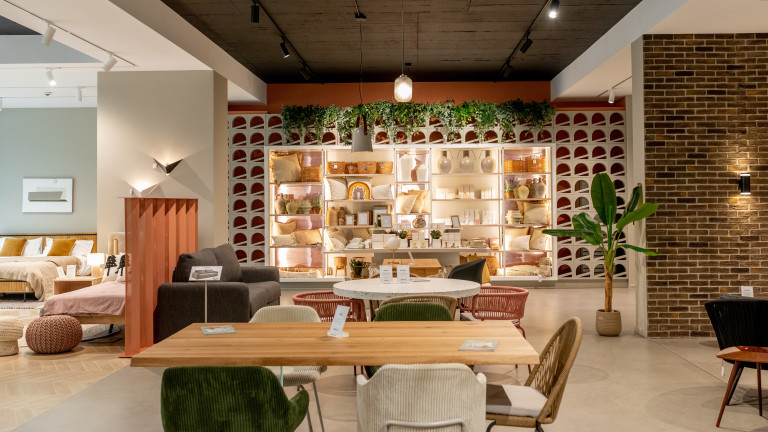 Испански търговец на мебели със 100 магазина по света откри първия си обект в България