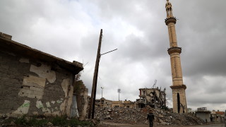ДАЕШ напада кюрдски сили с атентатори самоубийци в Ракка