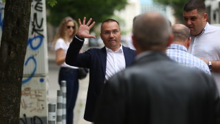 Евродепутатът и съпредседател на ВМРО Ангел Джамбазки настоява служебното правителство