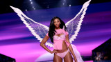 Баскетболистката, която се разходи по бельо на ревюто на Victoria’s Secret