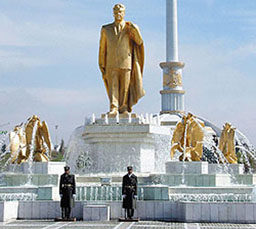Гражданите на Туркменистан гласуват за нов президент 