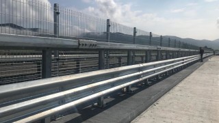 Екипи ремонтират няколко виадукта по автомагистрала Хемус съобщиха от Министерството