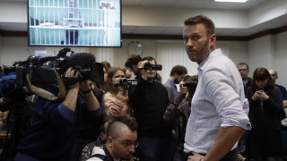 Алексей Навални Кремъл иска да се отърве от дразнителя си