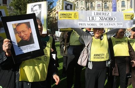 "Дзинтао, освободи Сяобо", скандират в Париж 