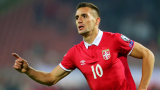 Капитанът на националния отбор на Сърбия Душан Тадич афишира завидно