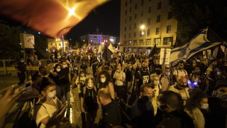 Десетки бяха арестувани по време на антиправителствените демонстрации в