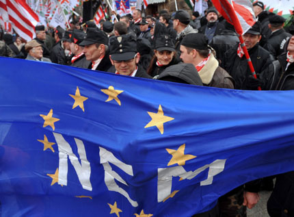 Унгарски националисти гориха европейския флаг