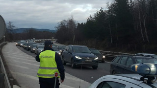 АПИ съветва шофьорите да не използват аварийната лента по магистралите