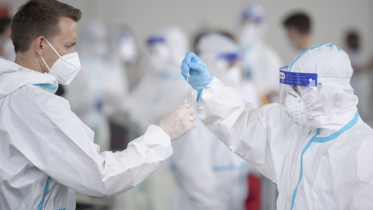 Австрия започна пробно тестване за коронавирус в малкия град Анаберг-Лунгец