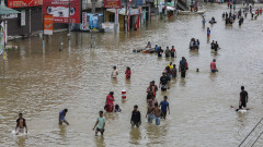 Десетима загинаха заради наводнения и свлачища в Шри Ланка