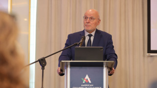 Управителят на Българската народна банка БНБ Димитър Радев предупреди че