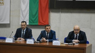 Министърът на младежта и спорта Красен Кралев заедно с кмета