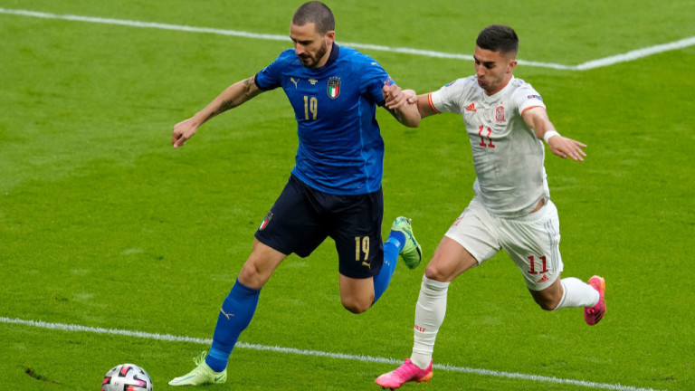 Италия 0 : 0 Испания 32′ Нов неточен шут на