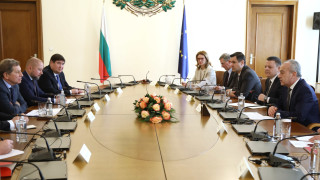 Премиерът Гълъб Донев се срещна с представители на ръководството на