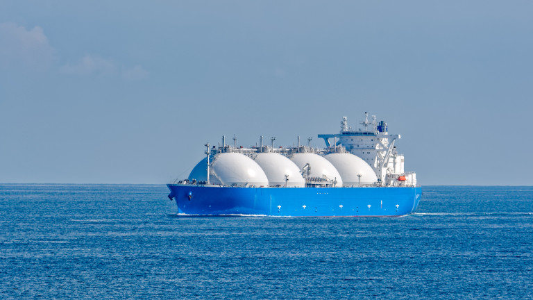 Първият танкер с втечнен природен газ, съгласно сключеното между  споразумение