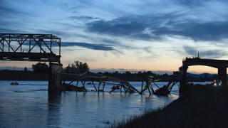 Автомобилен мост се срути в щата Вашингтон