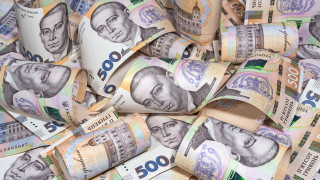 Централната банка на Украйна обяви днес че девалвира гривнята с