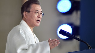 Президентът на Южна Корея Мун Дже ин подаде ръка на