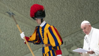 Папа Франциск цитира кардинал: Католическата църква е изостанала с 200 г.