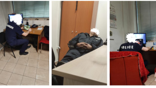 Получен е сигнал за това че полицаи спят играят на