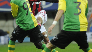 Урби Емануелсон на подпис разстояние от Рома