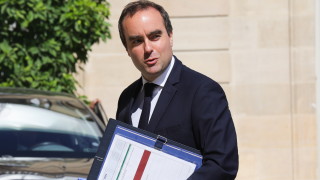Франция ще изпрати десетки бронирани превозни средства на Ливан съобщава