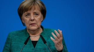 Канцлерът на Германия Ангела Меркел е критикувана от нейния консервативен