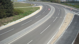 Катастрофи ограничиха временно движението по някои пътища в страната Временно