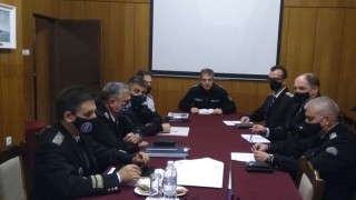 Адмирал Ефтимов предлага финансови стимули за офицерите, преговаряли за двата кораба