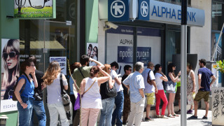 Гърция ще повиши месечното ограничение за изтегляне на средства от