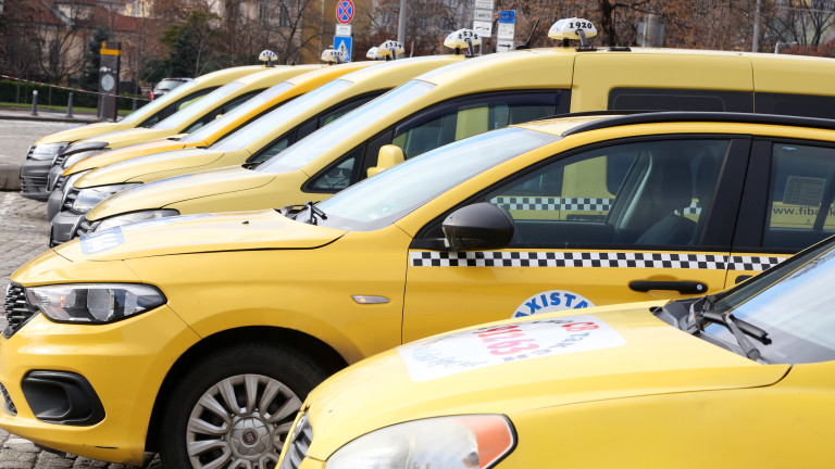 Таксиметровите шофьори в София започват безсрочен протест. Причината е липсата