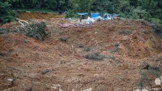 Свличане на тонове пръст и отломки отне живота на 18