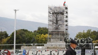 Започва демонтаж на скелето на паметника на Съветската армия в