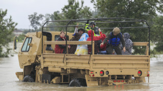 Най малко 30 души са станали жертва на преминаването на урагана