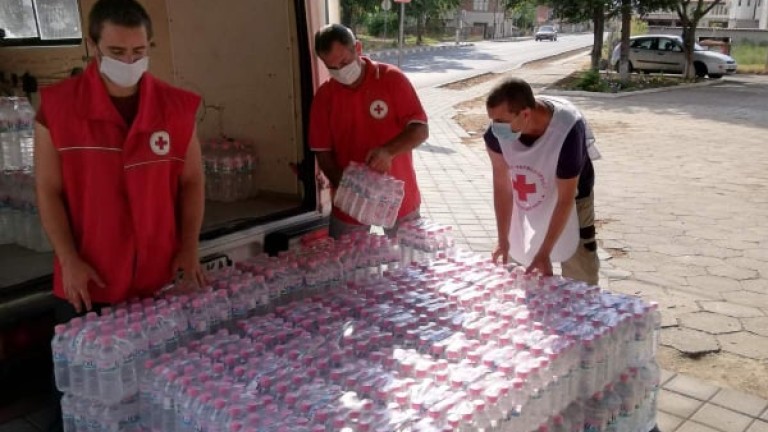 БЧК осигури близо 80 тона вода на най-засегнатите места в Димитровград