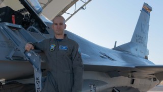 На церемония в 162 ра ескадрила на ВВС на САЩ капитан