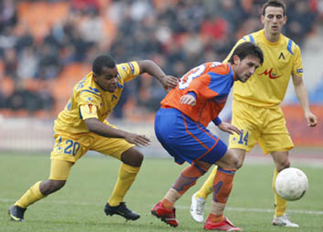 Сливен нанесе пета загуба на Левски