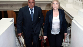 Борисов събра депутатите си, чете им доклада на ЕК