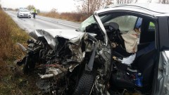 Челен удар между два леки автомобила край Свищов
