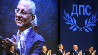 В прессъобщение от централата на ДПС се противопоставят на обвързването