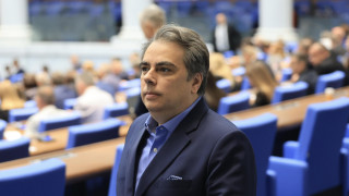 Асен Василев "надхитри" Гълъб Донев и си изпи домашната ракия