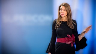 Жената, която се превърна от секретарка в шеф на компания за $1 милиард