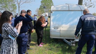 Установиха над 60 каравани върху дюни в залива Вромос