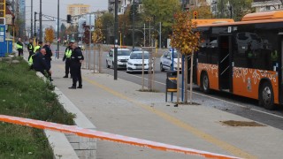 Автобус и лека кола се сблъскаха в София