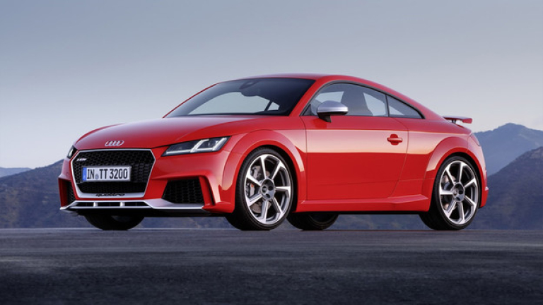 Новото Audi TT мери сили със суперавтомобила R8
