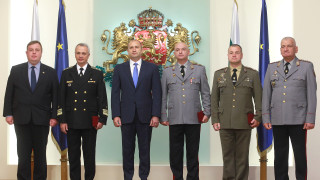 Държавният глава и върховен главнокомандващ Въоръжените сили Румен Радев удостои