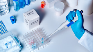 Ваксинация, тест за преболедуване и близалки за решаване на пандемията