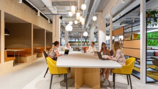 Водещ световен доставчик на решения за работно пространство стъпва и