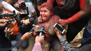 Боливийски кмет отвлечен, бит и залят с боя от протестиращи 