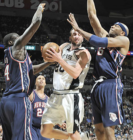 "Шпорите" разкъсаха "мрежите" като домакини